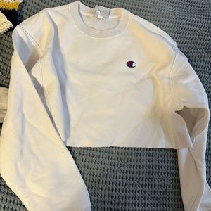 Cropped White Champion Sweatshirt